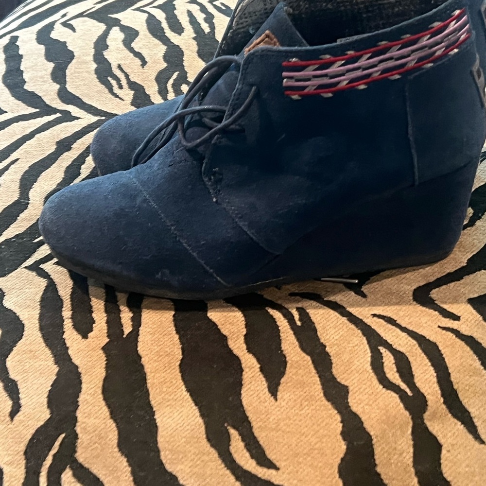 Toms Navy Blue Ankle Boots with Red Accents